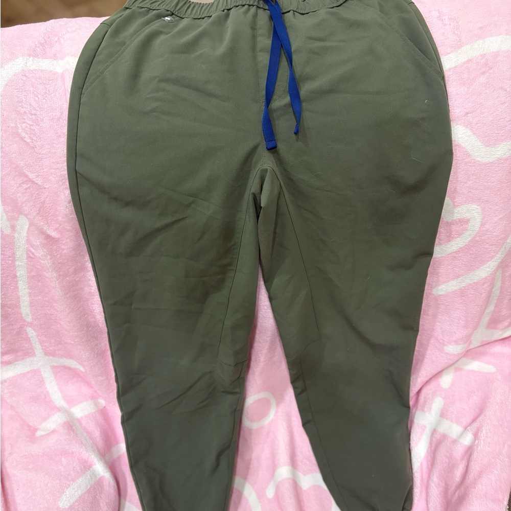 Figs Men's Green Joggers with Blue Drawstring